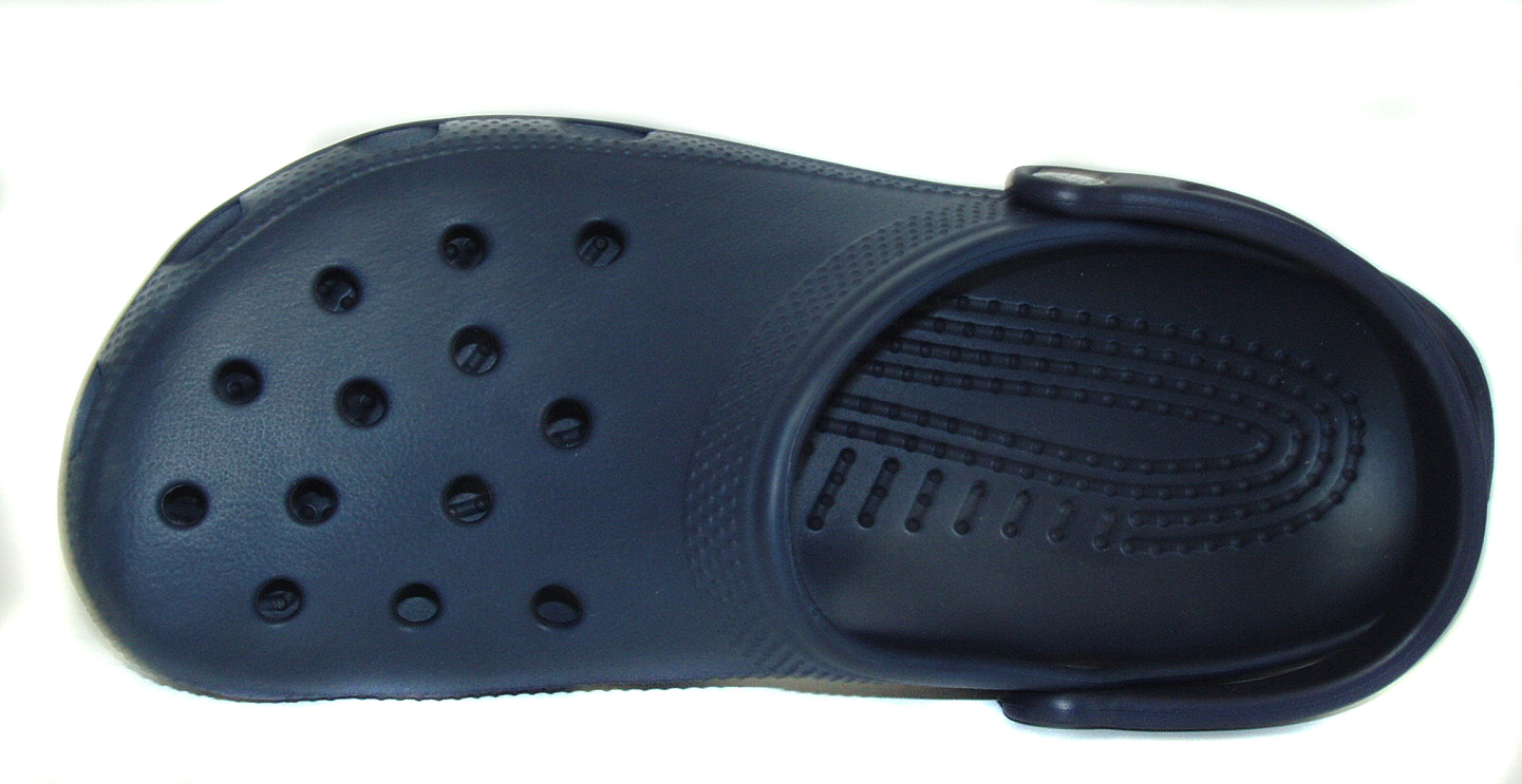 crocsclassicmarine1 982727462