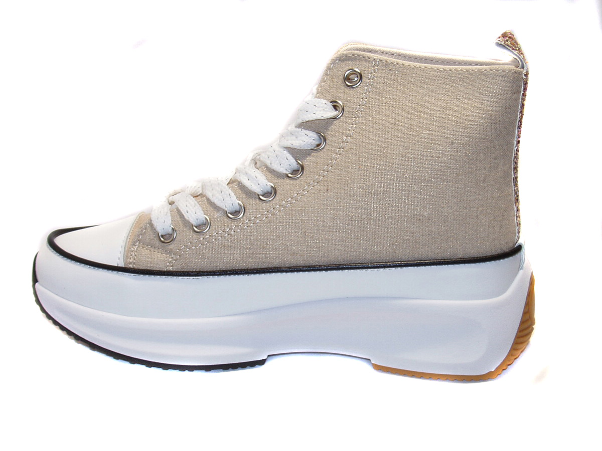 kaporalchrista beige2