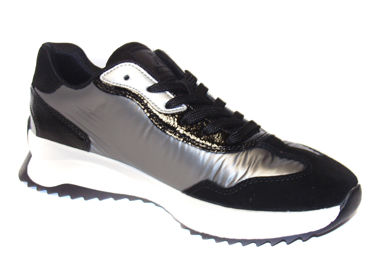 riekerw130642noir 2