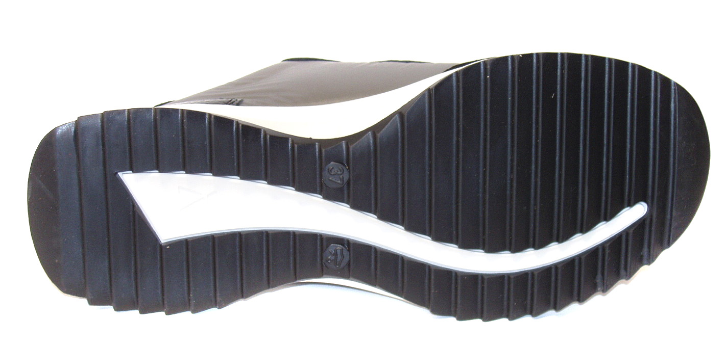 riekerw130642noir 4