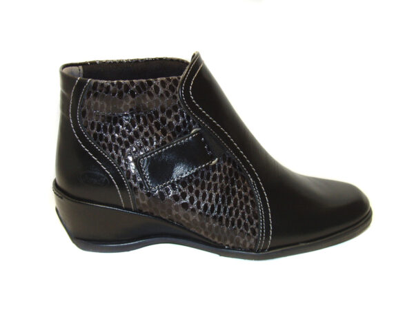 Boots Swedi Apia