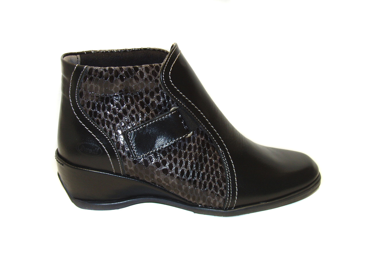 Boots Swedi Apia